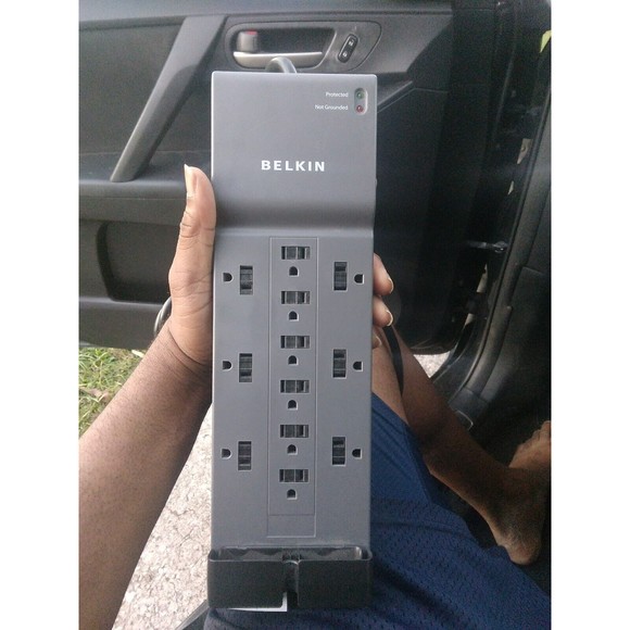 COPY - BELKIN BP112230-08 8 Feet 12 Outlets  Pivot-Plug Surge Protector Tested - Picture 1 of 5